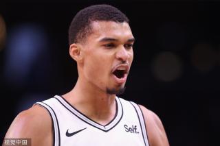 两名备受关 两名备受关